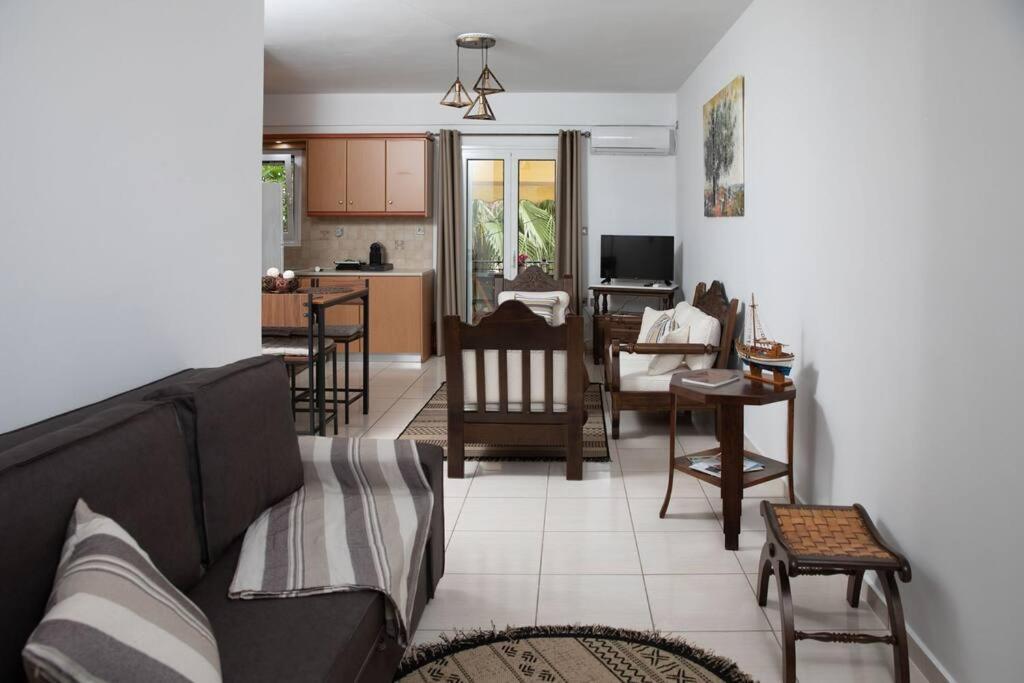 Aegina Town Apartment , With Private Parking מראה חיצוני תמונה